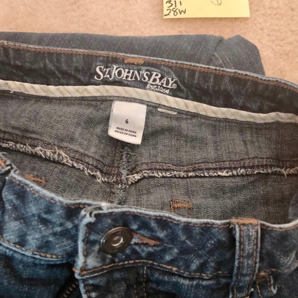 St John’s Bay 6 jeans - Picture 3 of 3